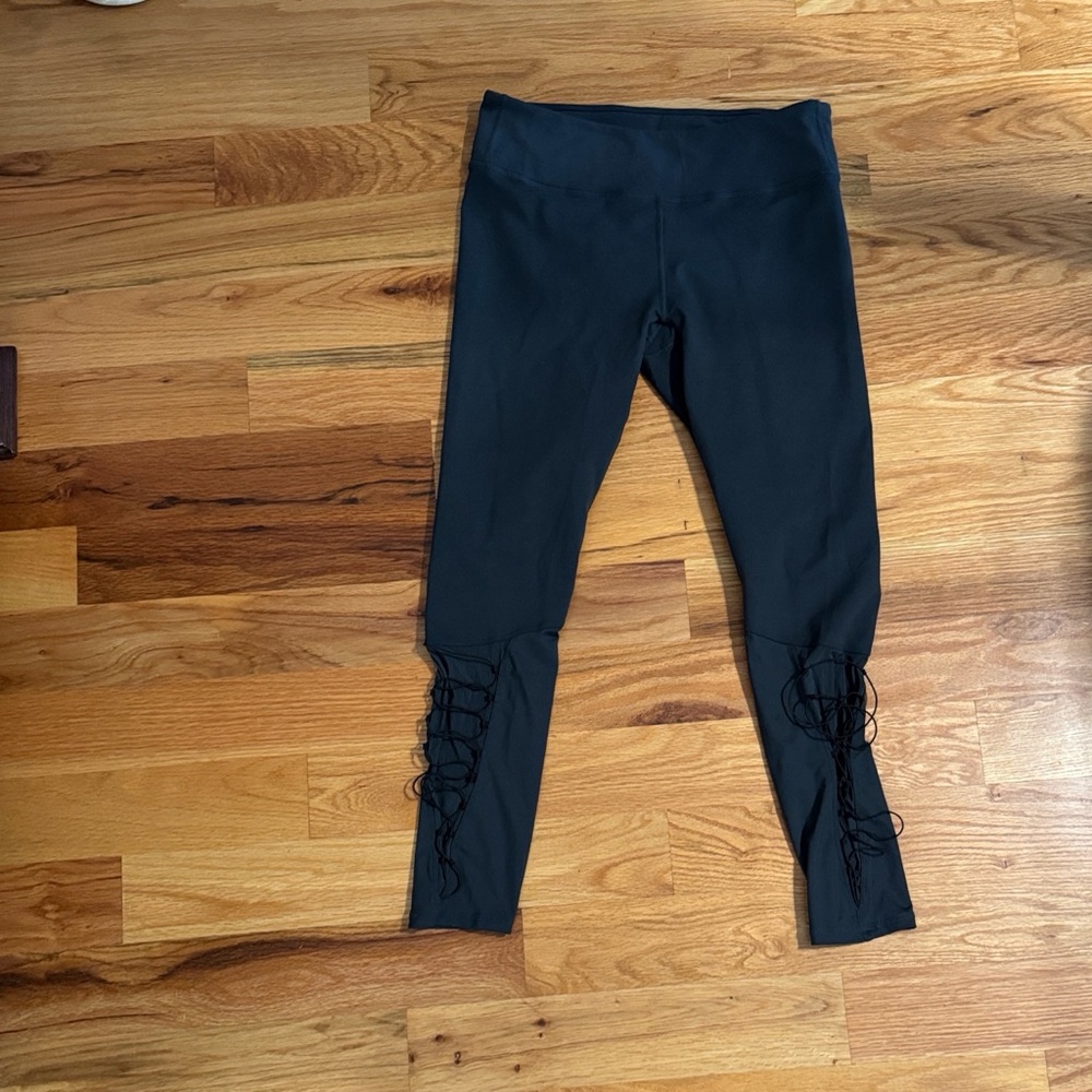 Fabletics Demi Lavato dark green Leggings medium w Lace-Up Detail. Barely worn